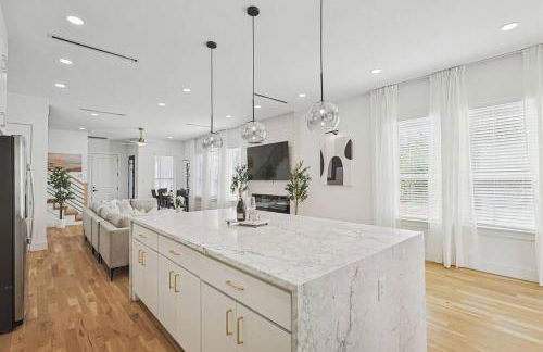 Upscale Group Getaway Sleeps 25 Downtown Dallas - Foto 35