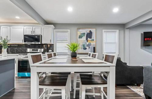 Newly remodeled Near Lake 4BR Hot Tub Navy Family home - Foto 2