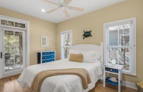 Beach Bungalow, 3 Min Walk to Beach, Golf Cart, 4 bikes, Wagon - Foto 10