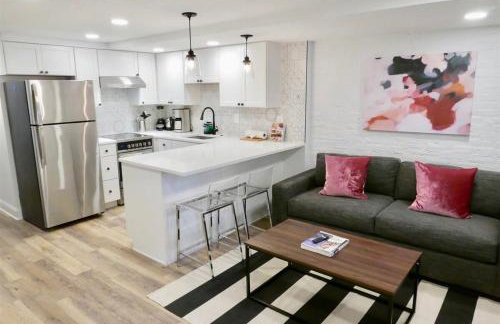 On DCs Doorstep Family Friendly 2 bed Cap Hill Apt - Permit - Foto 2