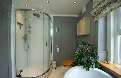 Characterful 2 bed cottage in excellent location - Photo 13