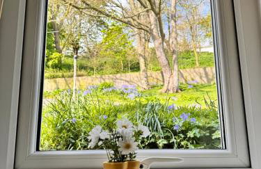 Delightful beachfront apartment - 2 bedrooms sleeps 4 - parking & stunning views - Foto 8