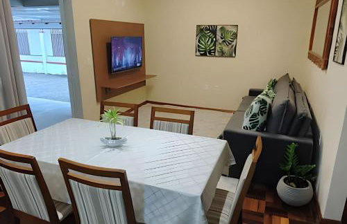 Casa com PiSCiNa, BaNHeiRa e A/C- Centro de Joinville - Foto 7