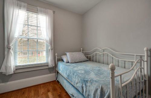 Great for Travel Nurses! Winston-Salem Gem with Yard - Photo 22