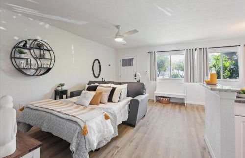 The YinYang - King Bed , Workspace , Full Kitchen - Foto 9