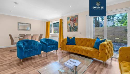 MUIRTON 1 - 4 Bed House, 4 Car Parking, 2 Baths, 5 Smart TVs, Fully Equipped, Large Dining and Living Space, Rear Garden, Free WiFi, by SUNRISE LONG LETS and SERVICED ACCOMMODATION DUNDEE - Foto 2