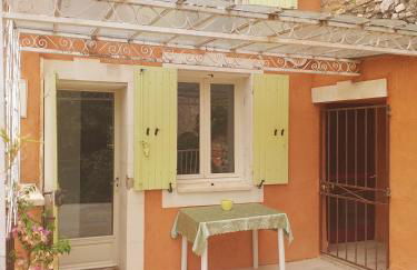 maison au coeur de Fontaine de Vaucluse, nichée sur le rocher et surplombant la sorgue - Foto 4