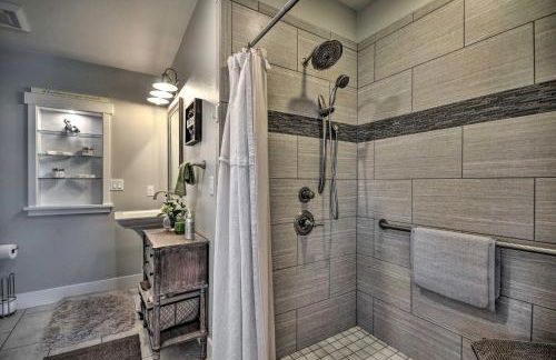 Travelers Retreat Studio with Patio and Yard! - Foto 19