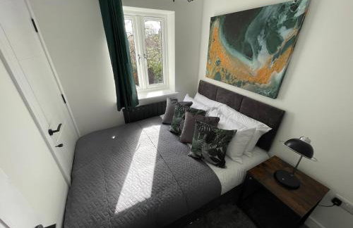 Brand New High Spec House with Parking & Wi-Fi By Home Away From Home - A - Foto 21