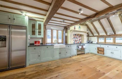 Dorney,Windsor Family Getaway with Hot Tub - Photo 6