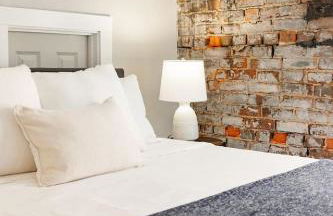 Soaring 2BR Parkside Loft Walkable to it All - Foto 28