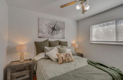 11 Mi to Burney Falls Charming Home with Fireplace - Foto 19