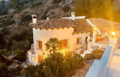 Beautiful villa with pool and stunning view - Foto 4