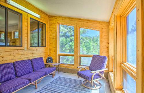 Roomy Angel Fire Home with Hot Tub, Sunroom and Views! - Foto 11