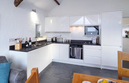 The Dairy, Treathro Farm - Rural, sea views, woodburner - Photo 4