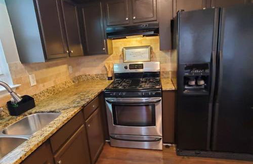 Lovely 5 Bedrooms, 3 Full Baths Home Near Parks! - Foto 31