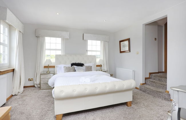 JOIVY Greenknowes Estate With Hot Tub And Bar - Foto 14