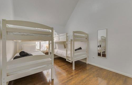 Elite 4BR 2BA Holiday Home with Hot Tub, Pool, and BBQ - Foto 31