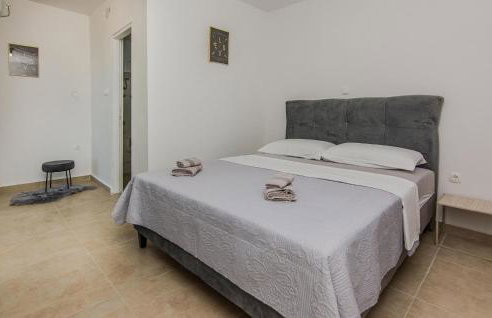 Gorgeous Home In Popovici With Wifi - Photo 29