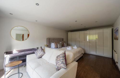 Woodside Barn Sleeps 14 with Hot Tub - Photo 28