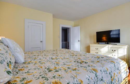 Great for Travel Nurses! Winston-Salem Gem with Yard - Photo 16