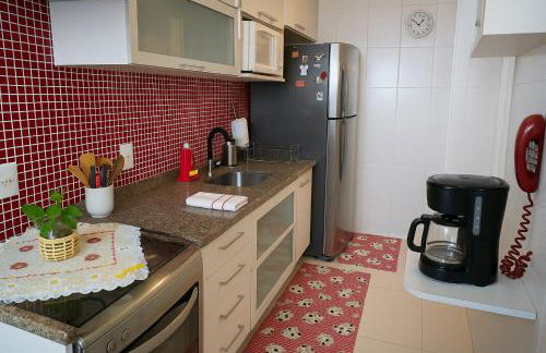 2 qrts c suíte, ar condicionado, piscina infantil e adulto, parquinho, estacionamento privativo, portaria 24hrs, self checkin, indicado pra família c crianças, casais e hóspedes a trabalho - Foto 5