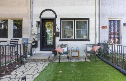 Charming 2BR Townhouse with Patio & Parking in DC - Foto 30