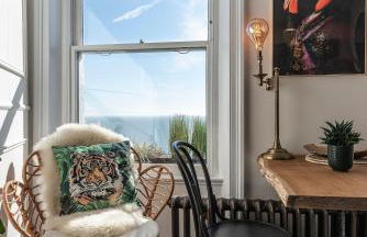 The Wellington - style, charm and sea views, close to town and beach - Foto 8