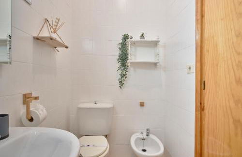 Sunny Coastal Retreat with Pool & Terrace - Foto 30