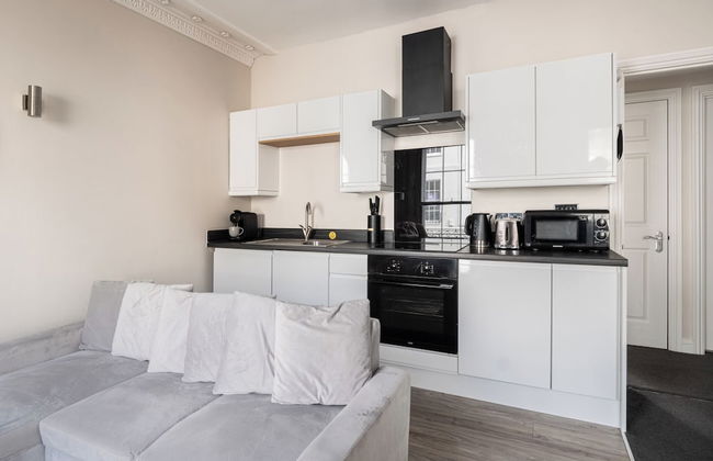 Stunning 2 Bed in Centre of Cheltenham - Photo 22