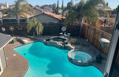 Stunning Modern Home King Bed Pool Jacuzzi Fire pit - Foto 19