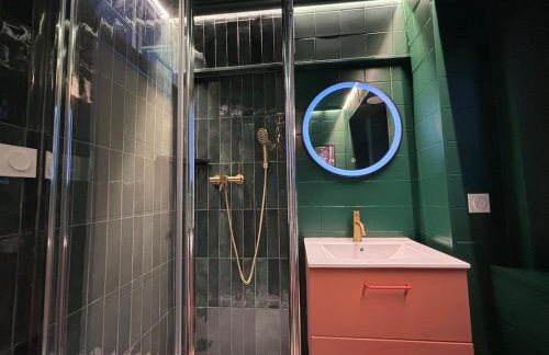 Appartement Thème Années 60' l Baignoire Jets l Clim l Netflix - Foto 4
