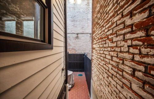 Sleeps 12 Downtown Entire home with rooftop - Foto 19