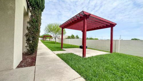 Luxurious Condo with Pool & Garage Close to Shopping - Foto 4