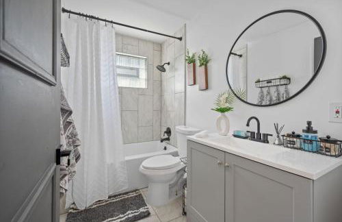 Luxury 5BR Cincinnati, Sleeps 12, Crib, Home Gym, Fenced Backyard - Foto 79