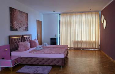 Pink Moment Apartment - Photo 1