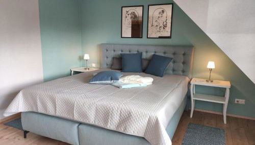 Ferienhaus Blaue Blume mit 11 kW Ladestation, Kamin, Terrasse, eingezäuntem Garten, Sauna, WLAN, Netflix, 2 Hunde willkommen! - Foto 2