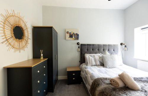 LITTLE RED HOLIDAY HOME - 2 Bed House with Free Parking within West Yorkshire, local access to the Peak District - Foto 18