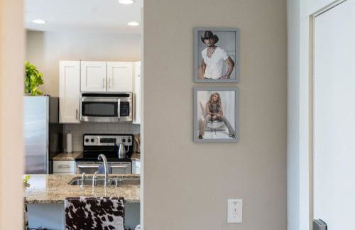 The Celebrity - Minutes to Broadway with a Balcony - Foto 12