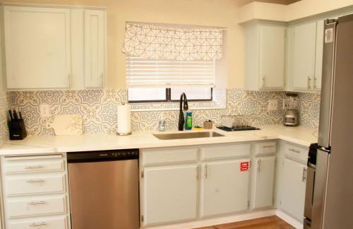 Large Pool & Patio Cozy Single Story Family House - Foto 9