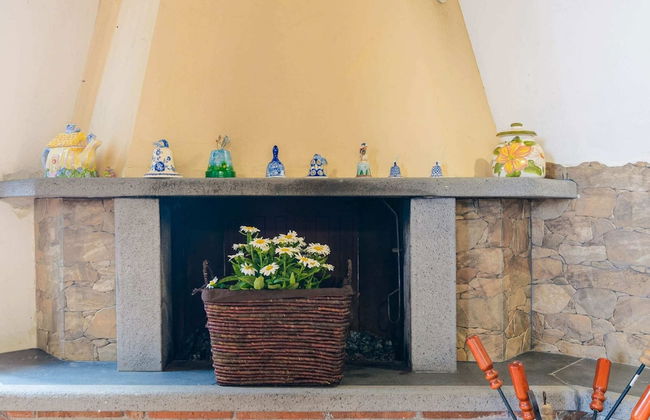 Charming Villa With Pool and Panoramic Surroundings - Photo 20