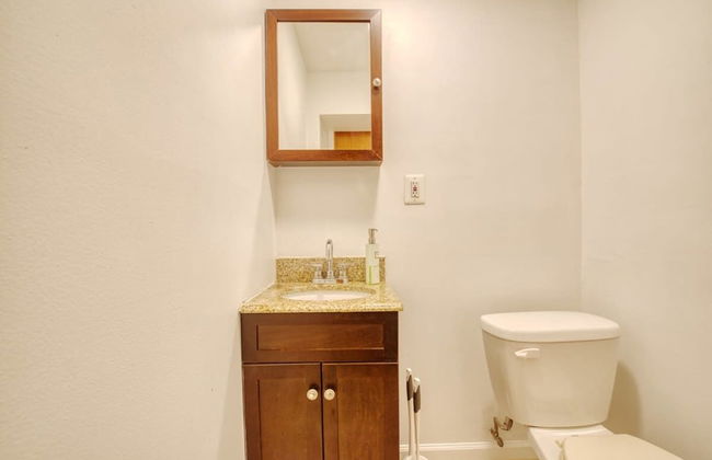 Stairway 3BR Apt w W D Home Theater - Foto 24