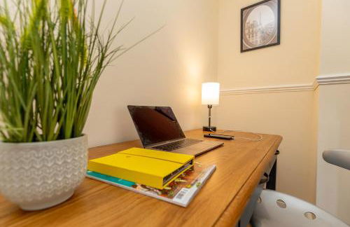 Newcombe - Sleeps Up to 8 - Close to Northampton Town Centre & Train Station - Fast Wifi, Free Parking, SmartTV with Netflix by Centro Stays - Foto 15