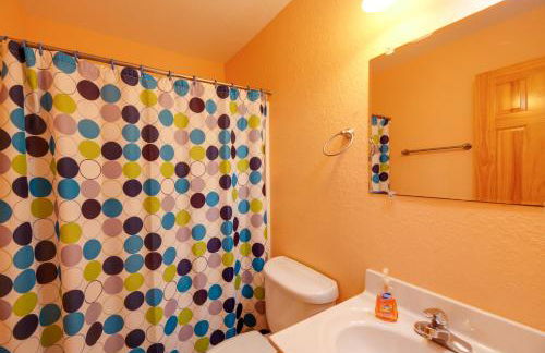 Quiet Hatteras Duplex with Decks about 1 Mile to Beach - Foto 21