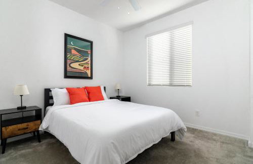 Stylish & Bright Gem ~ King/Queen Beds ~ Backyard! - Foto 24