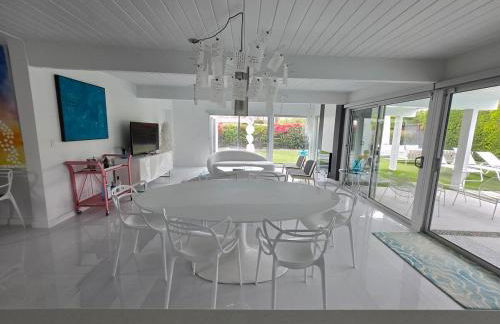 As seen on HGTV Desert Flippers The Pink Door - Foto 19