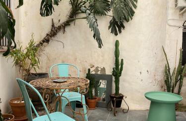 Charming Studio with Private Patio in Old Town - Photo 3
