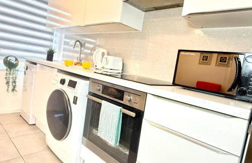 Walnut Flats-F5, Stylish 1-Bedroom - Parking, Netflix, WIFI - Close to Oxford, Bicester & Blenheim Palace - Photo 10