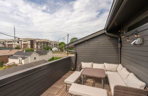 7BR Retreat, Rooftops, Garages, Walkable to Faves 5 Mins to Nissan Stadium, Less than 10 Mins to Broadway, 24 Hr Hospitality, Great for Groups - Foto 13