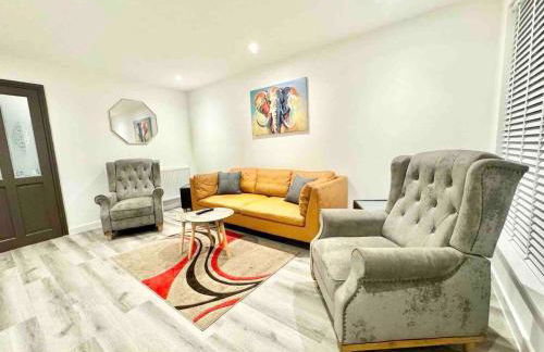 Swindon 3 Bedroom spacious home parking & garden - Foto 5